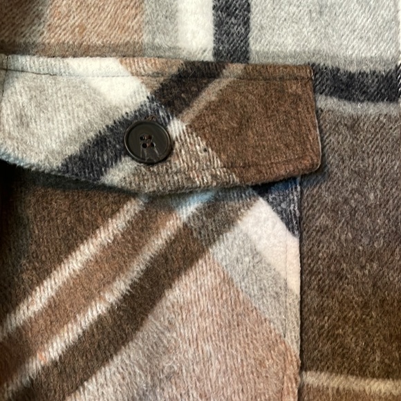 Shacket - Picture 6 of 7